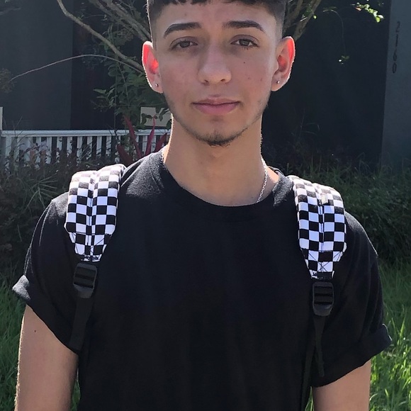 Meet your Posher, Carlos - Picture 1 of 1